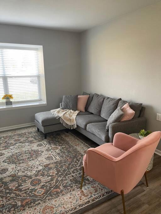 The Delores - 2 Bedroom Apt In Quilt Town, Usa Hamilton Exterior photo