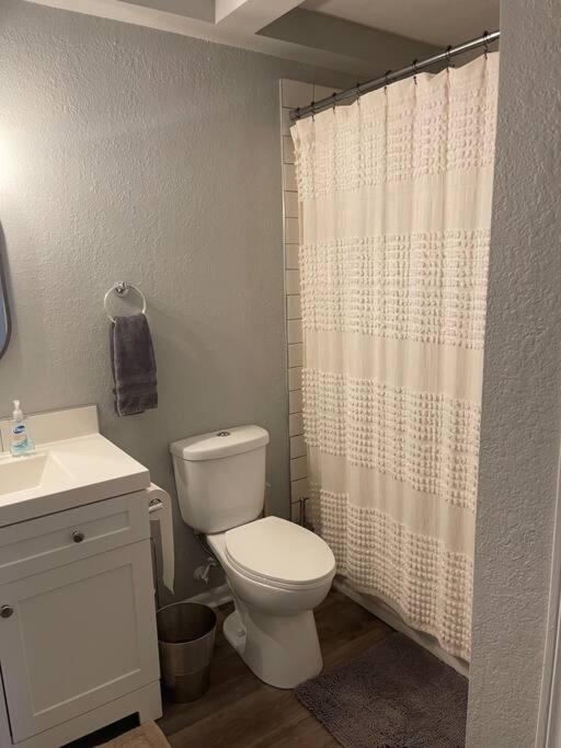 The Delores - 2 Bedroom Apt In Quilt Town, Usa Hamilton Exterior photo