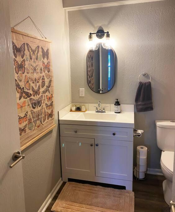 The Delores - 2 Bedroom Apt In Quilt Town, Usa Hamilton Exterior photo